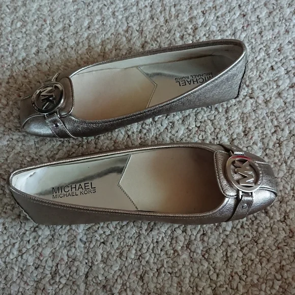 Michael Michael KORS "FULTON" Metallic SILVER MK logo Moccasins size 7M - Picture 5 of 12